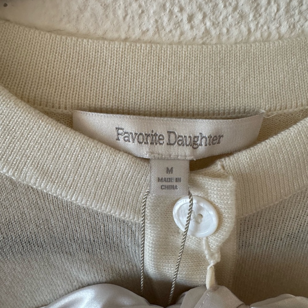 NWT Favorite Daughter
THE TAKE A BOW CARDIGAN
Size: Medium
Color: Ivory - Picture 4 of 5